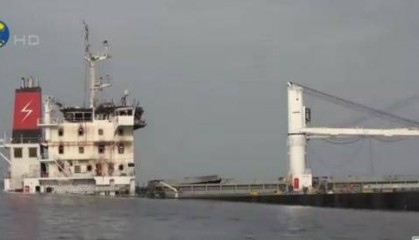 胡塞武装再击沉一艘货轮,明确警告:此类船只都将遭打击