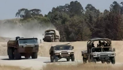 俄军也拦不住！以军装甲越境狂袭，更可怕的是，头顶还有外军援助