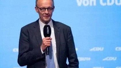 德国新总理默茨“对华摊牌”！强硬言论引发热议，王毅迅速反应，两大要求划红线