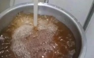 江门市民反映自来水黄得像酱油，水务部门：处理工艺有变，水质没问题