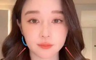 阚清子直播中官宣自己怀孕 此前数次传已经怀孕