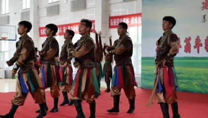 翁牛特旗职工乌兰牧骑:技能大赛送演出,文化暖场添活力