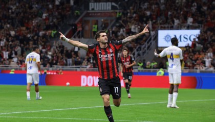 太不容易！第99分钟比赛终于结束，40岁魔笛直接跪地庆祝