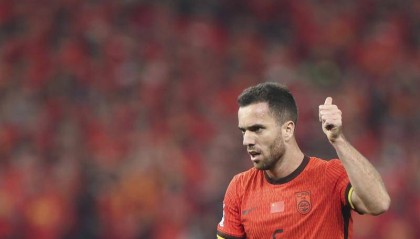 王大雷谈扑球时脱手：说实话我没看到球 视线被挡了