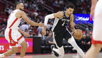 范乔丹21+10文班15分 格林21分火箭大胜马刺