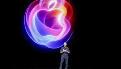 华为三折叠对决iPhone 16, 史上最强炒币手机来了，你选谁？