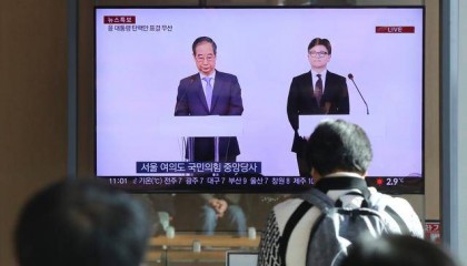 韩国执政党党首与国务总理：总统将不再参与国政