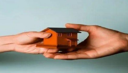 老人要求儿孙辞职照顾被拒,赠与房产要返还吗?