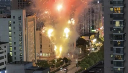 江苏启东教体局回应门口燃放烟花:家长燃放,已安排人员巡视阻止