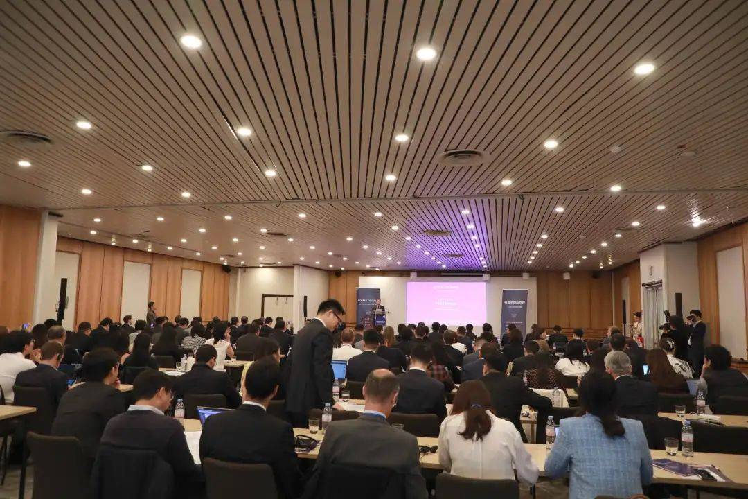 “投资中国新视野”路演活动在法国巴黎成功举办深沪交易所携手向境外投资者推介中国资本市场