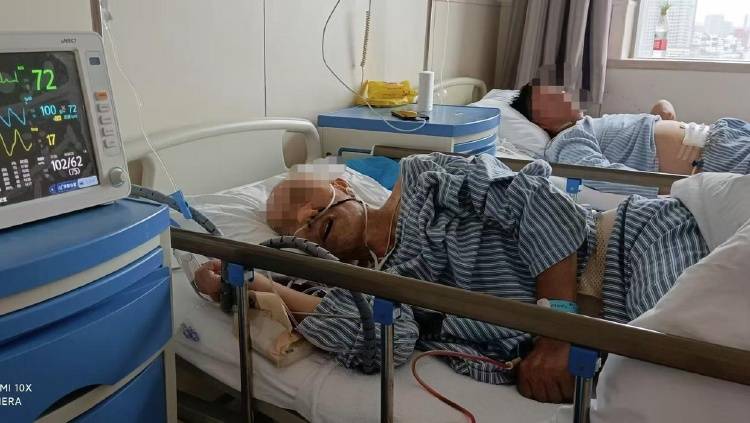 “八旬老人诊断胃炎被以癌症切全胃”，医院：已内部处罚两名涉事医生