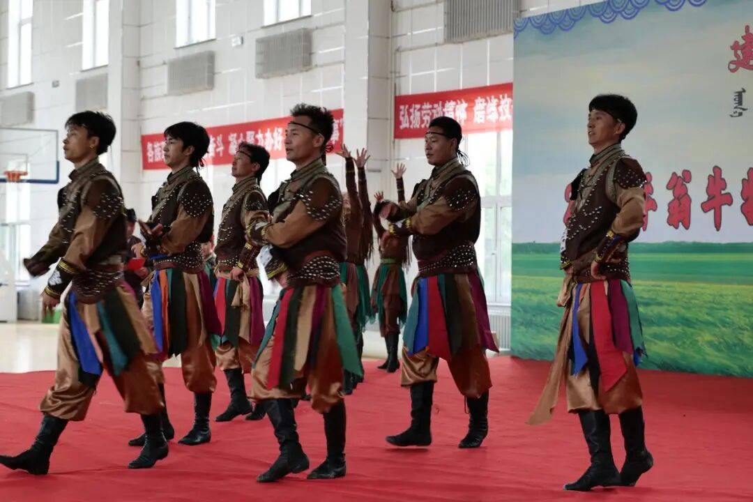 翁牛特旗职工乌兰牧骑：技能大赛送演出，文化暖场添活力