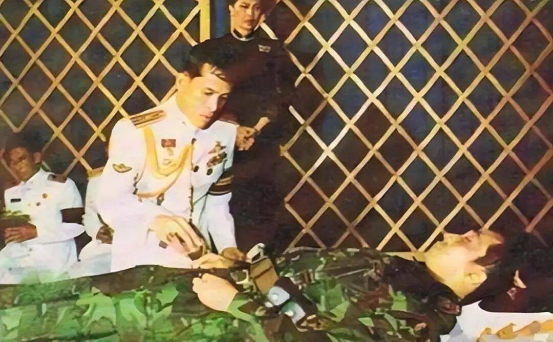 泰国王太后诗丽吉去世,留下19顶奢华王冠和她的传奇一生