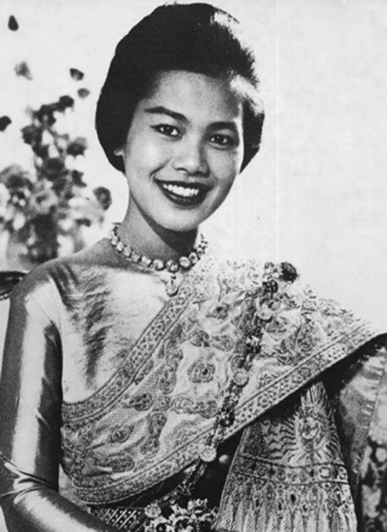 泰国王太后诗丽吉去世,留下19顶奢华王冠和她的传奇一生