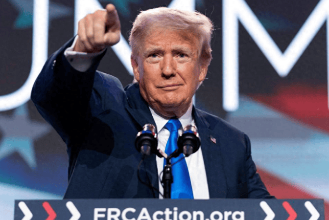 中国被做局了?刚拿下稀土大单,特朗普又要开“第二枪”,全球收到通告,对外释放信号非同寻常