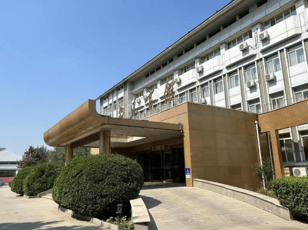 影子调查｜宾馆里的刑讯逼供：1名“指居”者死亡，11名办案人员被判刑